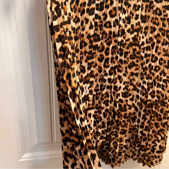 Ann Taylor Factory Petite Leopard Print Skirt. Size 4P. - Picture 4 of 8